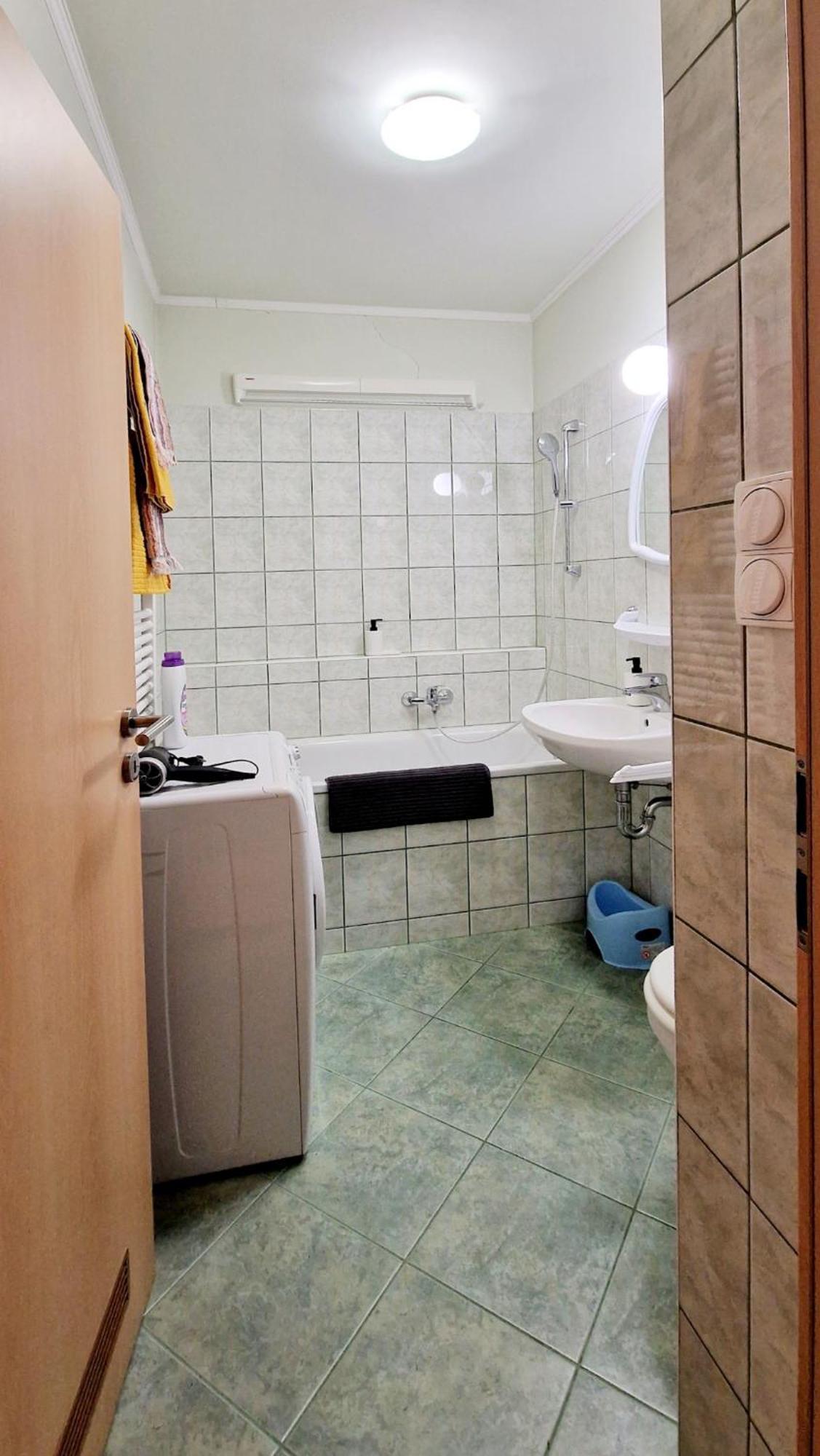 H10 With Free Parking Apartman
